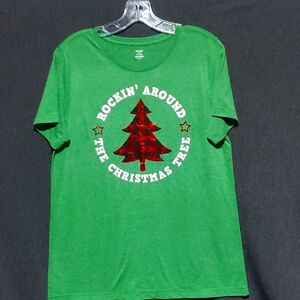 Xmas t-shirt ROCKIN AROUND THE CHRISTMAS TREE SZ M womens